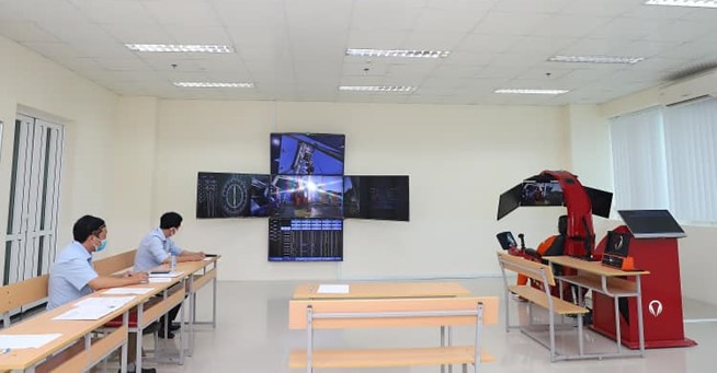 Phòng Học Vận Hành Thiết Bị Khoan Khai Thác Trên Mô Hình Cyber Chair