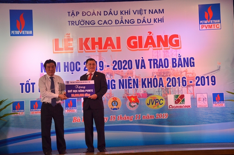 PVMTC tổ chức trao bằng tốt nghiệp và khai giảng năm học 2019-2020