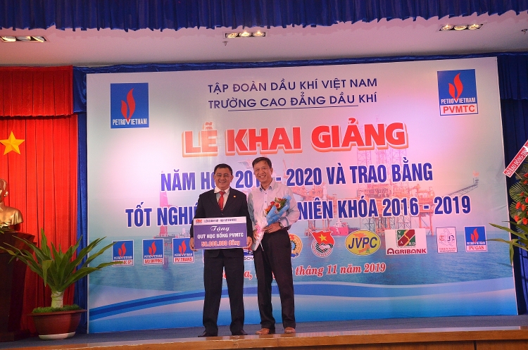 PVMTC tổ chức trao bằng tốt nghiệp và khai giảng năm học 2019-2020